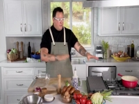 Selena plus Chef S02E09 480p x264-mSD EZTV Selena plus Chef S02E09 480p x264-mSD EZTV