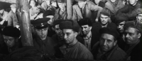 Inimesed sõdurisinelis (1968)